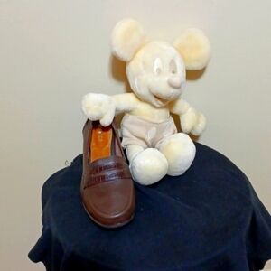 MICHELLE D Women's shoes size 9.5 in  beautiful brown Penny loafer style